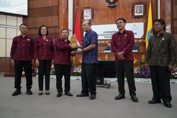 Badan Kesbangpol Raih Peringkat Informatif Tahun 2025