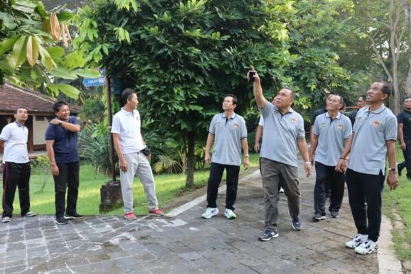 Pemkab Jembrana gelar bersih bersih lingkungan peringati Bulan Bung Karno serta Hari Anti Narkotika